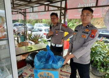 Polres Samosir menurunkan seluruh personel di berbagai titik strategis. Titik-titik tersebut mencakup lokasi rawan kemacetan, area ramai kendaraan dan objek wisata utama seperti Simpang Tiga Tele, Menara Pandang Tele, Bukit Sibeabea, hingga Water Front Pangururan. Selasa (28/01/2025).