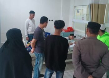 Polsek Wenang melakukan pengamanan dan olah tempat kejadian perkara (TKP) setelah insiden penganiayaan menggunakan benda tajam yang terjadi pada Senin, 27 Januari 2025, pukul 04.30 WITA di Lorong Wakeke, Jalan Korengkeng, Kelurahan Wenang Utara, Kecamatan Wenang, Kota Manado.
