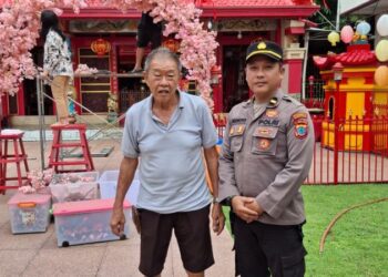 Polsek Wenang menggelar patroli keamanan untuk menjaga situasi kamtibmas di wilayahnya. Patroli ini difokuskan di Klenteng Kwan Kong dan Ban Hing Kiong, dua lokasi yang menjadi pusat aktivitas umat dalam menyambut Imlek, Senin (27/1/2025).