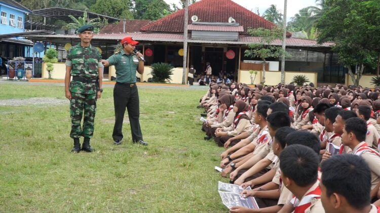 Kodim 0702/ Purbalingga melalui jajarannya melaksanakan sosialisasi serentak penerimaan calon prajurit Tamtama PK (Prajurit Karier) Gel 1 TNI AD tahun 2025 di beberapa sekolah, tempat-tempat strategis dan kegiatan masyarakat, salah satunya dilaksanakan di SMKN 1 Kaligondang dan sekaligus berkoordinasi dengan pihak sekolah untuk diteruskan kepada alumni, Jumat (31/1/2025).
