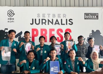 Organisasi Mahasiswa (Ormawa) IAIN Lhokseumawe menggelar konferensi pers untuk menyatakan penolakan mereka terhadap rencana kenaikan tarif Pajak Pertambahan Nilai (PPN) menjadi 12%, yang akan diberlakukan pada 1 Januari 2025 mendatang. Kegiatan yang diadakan di jibie kopi kota Lhokseumawe ini dihadiri oleh perwakilan dari berbagai lembaga Ormawa serta sejumlah mahasiswa yang menyuarakan ketidaksetujuan terhadap kebijakan tersebut.