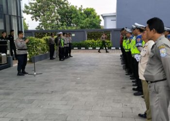Polres Purbalingga menerjunkan puluhan personel untuk mengamankan Rapat Pleno Terbuka Penetapan Pasangan Calon Bupati dan Wakil Bupati Terpilih Kabupaten PurbaIingga yang diselenggarakan di Braling Grand Hotel, Kamis (9/1/2025).