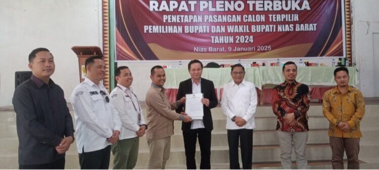 Eliyunus Waruwu dan Sozisokhi Hia telah resmi ditetapkan sebagai Bupati dan Wakil Bupati Nias Barat untuk periode 2025-2030 oleh Komisi Pemilihan Umum (KPU) Nias Barat. Penetapan ini di umumkan pada rapat pleno terbuka yang dilaksanakan di Tokosa Hall pada Kamis, 9 Januari 2025.