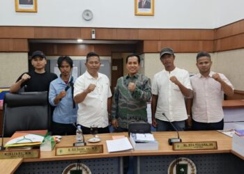 Ketua Komisi III DPRD Provinsi Riau H. Edi Basri, SH., M.Si (F. Gerindra) menerima kunjungan Pimpinan Umum Mitranews Network di kantor DPRD Provinsi Riau Jl. Jenderal Sudirman No. 719 Kota Pekan Baru Provinsi Riau. Jumat 10 Januari 2025.