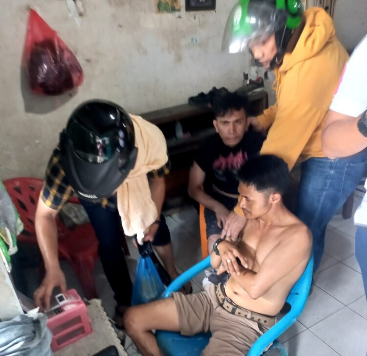 Personil Pomdam I Bukit Barisan, Jumat (17/01/2025) sore menggrebek kampung narkoba di kawasan Glugur Hong, Jalan Karantina Ujung, Kecamatan Perjuangan, Kota Medan.