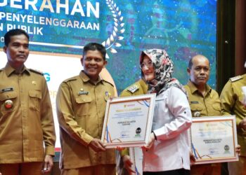 Piagam penghargaan tersebut diserahkan oleh Kepala Ombudsman Aceh Dian Rubianty kepada Kepala Dinsos PMG, PP dan PA, Iswandi di Anjong Mon Mata Banda Aceh, Selasa (21/1/25).