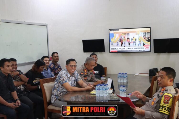 Kapolres Ogan Ilir AKBP Bagus Suryo Wibowo, S.I.K., menggelar kegiatan silaturahmi dengan Dewan Pimpinan Pusat (DPP) Dewan Wartawan Duta Pena Indonesia (PWDP) di Mapolres Ogan Ilir, Jumat (31/12/2025).