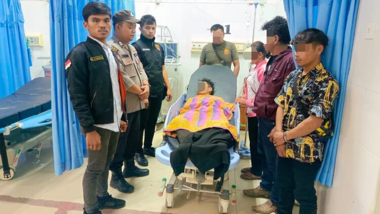 Saat HH dibawa Ke Polres Samosir terpantau lemah dan terdapat luka dibagian wajah selanjutnya Piket SPKT Polres Samosir membawa terlapor ke Rumah Sakit Umum Hadrianus Sinaga untuk mendapat perawatan.