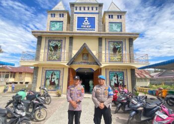 Polsek dikerahkan untuk melaksanakan pengamanan dan pelayanan sejak pagi hari dengan berbagai jadwal ibadah yang dimulai pukul 07.00 WIB hingga berakhir sekitar pukul 12:30 WIB.