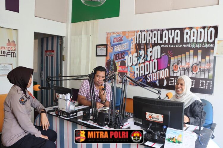 Sie Humas Polres Ogan Ilir menggelar talkshow di Radio Indralaya FM pada hari Selasa, 4 Februari 2025, pukul 11.00 WIB. Acara ini berlangsung di Radio Indralaya FM, Jalan Nusantara Timbangan, Indralaya, dan dihadiri oleh Kasubsi Penmas Polres Ogan Ilir AIPTU Devi C., S.H., Kasubsi PID AIPDA Tito, S.H., serta operator dan staf Humas Polres Ogan Ilir.