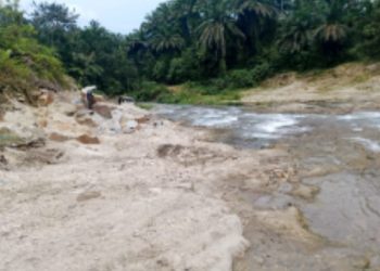 Aktivitas tambang batu diduga ilegal di daerah aliran sungai (DAS) Tanjung Selamat, Nagori/Desa Mekar Sari, Kecamatan Panei, Kabupaten Simalungun