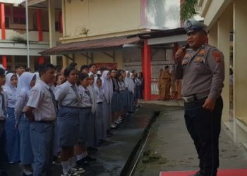 Kegiatan ini berlangsung di SMK Negeri 3 Manado dan dihadiri oleh sejumlah siswa dan tenaga pendidik. Sosialisasi ini bertujuan untuk meningkatkan kesadaran akan pentingnya keselamatan berlalu lintas dan untuk mencegah terjadinya kecelakaan yang melibatkan pelajar, Rabu (5/2/2025).