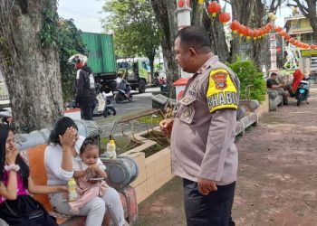 Bhabinkamtibmas Polsek Wenang melaksanakan kegiatan sambang warga di wilayah binaannya, Rabu (5/1/2025).