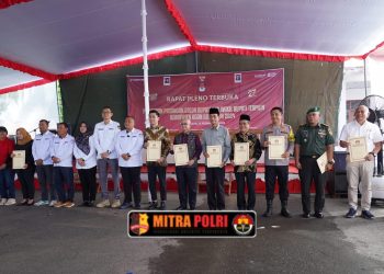 Personel Polres Ogan Ilir melaksanakan pengamanan ketat dalam kegiatan Rapat Pleno Terbuka Penetapan Pasangan Calon Terpilih Bupati dan Wakil Bupati Ogan Ilir Tahun 2024. Kegiatan yang berlangsung di halaman Sekretariat KPU Ogan Ilir, Jalan Lintas Timur Km. 35, Kelurahan Indralaya Indah, Kecamatan Indralaya, ini berjalan dengan aman dan kondusif, Kamis (06/02/2025)