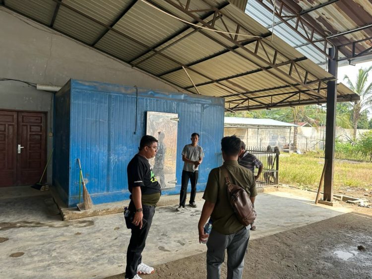 TIDAK TEMUKAN BUKTI: Personil Polda Sumut tidak menemukan bukti dugaan pengoplos LPG di Dusun 7, Desa Marindal 2, Kecamatan Patumbak, Deliserdang, Kamis (6/2/2025). (Foto Dok/Polda Sumut)