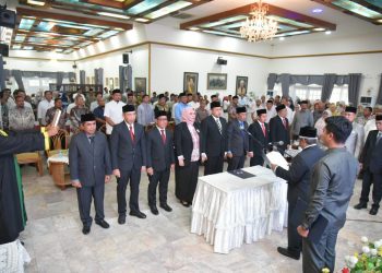 Penjabat Bupati Aceh Utara Dr Mahyuzar, MSi, melantik dan mengambil sumpah delapan pejabat pada Jabatan Pimpinan Tinggi (JPT) Pratama atau setara Eselon II yang menduduki jabatan Kepala Dinas, Badan, dan Asisten.