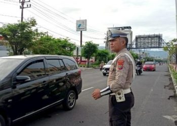 Satuan Lalu Lintas (Sat Lantas) Polresta Manado terus berupaya memberikan pelayanan terbaik bagi masyarakat dengan melakukan pengaturan lalu lintas di sejumlah titik rawan kepadatan, Kamis (6/2/2024).