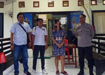 Anggota Unit Reskrim Polsek Mapanget berhasil menggagalkan aksi percobaan bunuh diri yang dilakukan oleh seorang perempuan berinisial SAM (22) pada Rabu sore (5/2/2025) sekitar pukul 16.00 WITA.