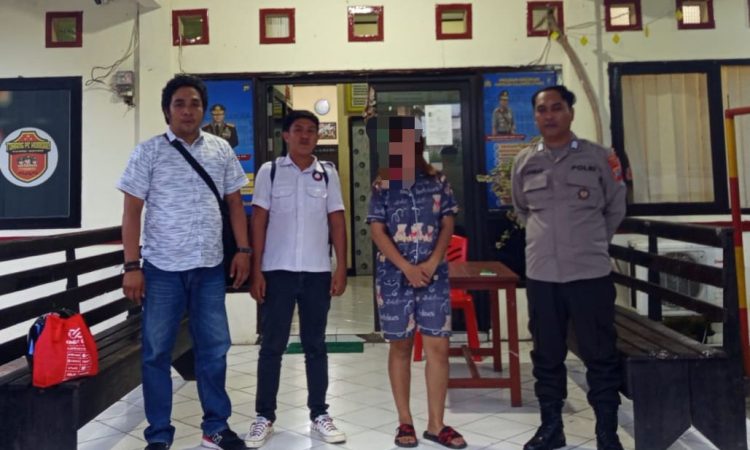 Anggota Unit Reskrim Polsek Mapanget berhasil menggagalkan aksi percobaan bunuh diri yang dilakukan oleh seorang perempuan berinisial SAM (22) pada Rabu sore (5/2/2025) sekitar pukul 16.00 WITA.