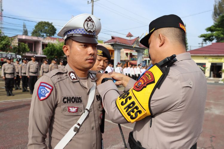 Polres Dairi menggelar apel pasukan Operasi Keselamatan Toba 2025 di halaman Mapolres Dairi, Senin (10/2/2025).