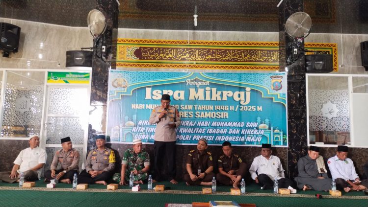 Polres Samosir menggelar kegiatan keagamaan bersama jamaah Masjid Al Hasanah Pangururan. Acara ini dihadiri oleh Kapolsek Pangururan AKP BT Dalimunthe yang mewakili Kapolres Samosir, serta perwira dan personel Polres Samosir dan Polsek Pangururan yang beragama Islam
