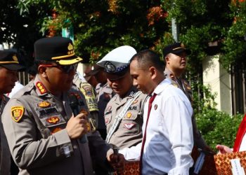 Kapolresta Manado, Kombes Pol Julianto Sirait, memimpin kegiatan Penegakan dan Penertiban Disiplin (Gaktibplin) terhadap personel Polresta Manado dan Polsek jajaran pada Senin (tanggal disesuaikan). Kegiatan ini bertujuan untuk meningkatkan disiplin serta profesionalisme anggota dalam menjalankan tugas kepolisian, Senin (10/2/2025).