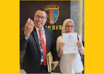 DATANGI BAREAKRIM POLRI: Poltak Silitonga, SH, MH, dan ahli waris Brata Ruswanda datangi Bareskrim Polri. (Ist)