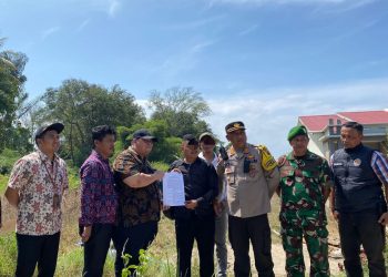 Proses eksekusi objek perkara tanah dan bangunan di Desa Nainggolan Kecamatan Nainggolan Kabupaten Samosir, berlangsung aman dan terkendali pada Kamis, 13 Februari 2025. Kegiatan dimulai pukul 10.00 WIB dengan pengamanan ketat oleh Polres Samosir dan Polsek Onanrunggu.