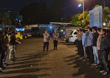Tim Delta Sat Reskrim Polresta Manado melaksanakan kegiatan Program Unggulan Resmob pada Selasa (11/2/2025 ). Program ini bertujuan untuk meningkatkan visibilitas aparat kepolisian di tengah-tengah masyarakat, guna memberikan rasa aman dan nyaman bagi warga.