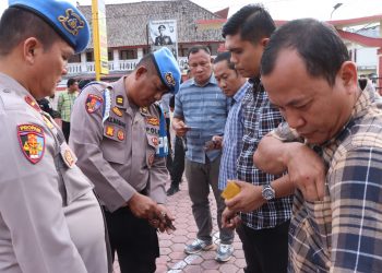 Dipimpin oleh Kasubbid Provos Polda Sumut, AKBP M. Nasution, kegiatan ini berlangsung usai apel pagi yang dihadiri Wakapolres Samosir Kompol S.T. Panggabean, S.H., Kabag SDM Kompol Manaek Sahala Ritonga S.H., M.H, jajaran PJU Polres Samosir, serta personel Polres dan ASN.