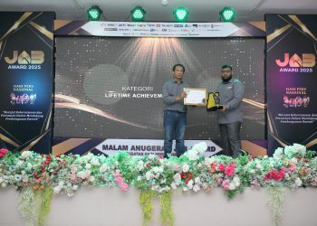 Hamdani.,S.Sos.,S.H.,M.H, Ketua Yayasan Advokasi Rakyat Aceh (YARA) perwakilan Aceh Barat - Nagan Raya, meraih penghargaan pada malam puncak Jurnalis Aceh Barat (JAB) Award 2025, di Aula Gedung Disdik Aceh Barat, Sabtu (15/2/2025) malam, Penghargaan ini diberikan dalam rangka memperingati Hari Pers Nasional (HPN) 2025.