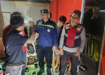Personel Polsek jajaran Polresta Manado melaksanakan program unggulan SIBULAN (Sikat Pemabuk Jalanan). Program ini bertujuan untuk menertibkan masyarakat yang kedapatan mengonsumsi minuman keras di tempat umum dan berpotensi menimbulkan gangguan keamanan, sabtu(15/2/2025).
