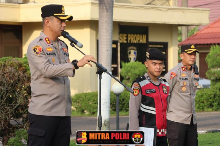Kapolres Ogan Ilir AKBP Bagus Suryo Wibowo, S.I.K. memimpin apel pagi gabungan di Lapangan Upacara Polres Ogan Ilir pada Senin (17/2) pukul 07.00 WIB. Apel tersebut diikuti oleh Pejabat Utama (PJU), seluruh fungsi teknis Polres Ogan Ilir, serta para Kapolsek jajaran.