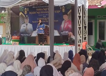 Sambutan oleh Kades Singasari Ibu Euis Sujana,S.Ds Dalam Rangka Memperingati Isra Mi"raj Nabi Muhammad SAW 1446 H dan Tawaqupan Majlis Ta"lim Al-Hidayah. (Foto: Dok.RH/Mitrapolri.com/17/02/2025)