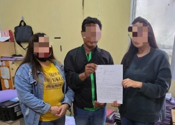 Tim Resmob Delta Polresta Manado bergerak cepat menindaklanjuti sebuah video viral yang beredar di media sosial pada Sabtu (15/2/2024) sekitar pukul 11.00 WITA. Video tersebut menampilkan dugaan tindakan tidak senonoh yang dialami seorang perempuan berinisial FM (31), seorang wiraswasta asal Kecamatan Wanea, Manado.