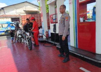 Kegiatan ini bertujuan untuk memastikan kelancaran proses penyaluran Bahan Bakar Minyak (BBM) kepada masyarakat, sekaligus menjaga keamanan dan ketertiban selama proses pengisian BBM berlangsung, Senin (17/2/2025).