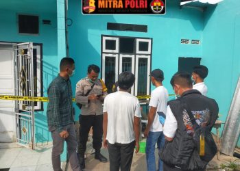 Unit Identifikasi Sidik Jari (INAFIS) Polres Ogan Ilir bersama Polsek Tanjung Raja tengah menyelidiki penemuan mayat seorang perempuan di Perumahan BST, Desa Belanti, Kecamatan Tanjung Raja, Kabupaten Ogan Ilir, pada Senin (17/2) siang. Korban diketahui bernama Vera Kurnia Septiana (36), seorang ibu rumah tangga yang tinggal di Blok E11 perumahan tersebut.