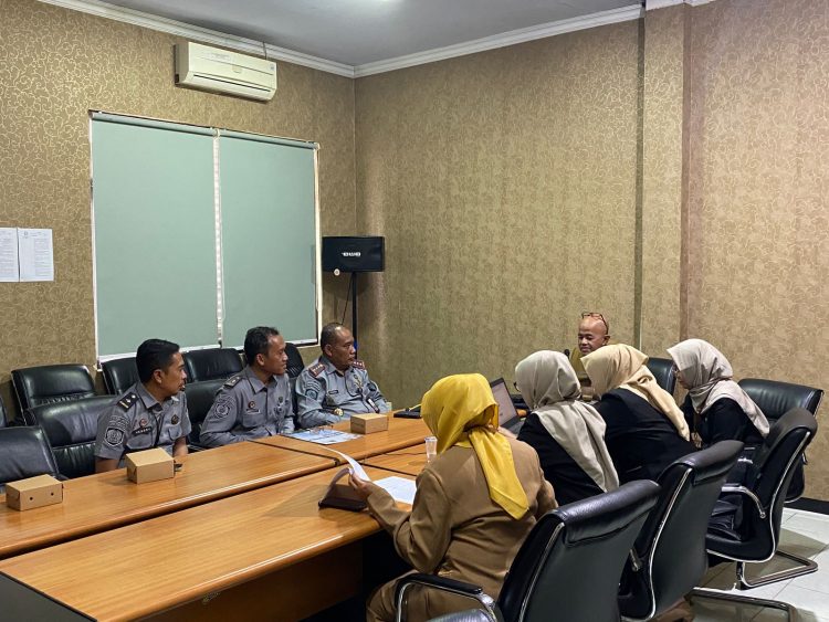 Lapas Pamekasan Kanwil Ditjen PAS Jatim melakukan kunjungan kerja ke Rumah Sakit Umum Daerah (RSUD) dr. H. Slamet Martodirdjo Kab. Pamekasan, pada hari selasa [18/2/25]