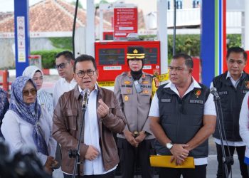 Ditemukan indikasi bahwa sebuah Stasiun Pengisian Bahan Bakar Umum (SPBU) di wilayah Kecamatan Baros, Sukabumi, telah memasang alat tambahan pada dispenser pompa bahan bakar yang sengaja dirancang untuk mengurangi takaran BBM meskipun indikator menunjukkan angka yang sesuai dengan takaran yang dibeli konsumen.