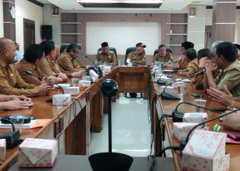 Bupati Aceh Utara H Ismail A Jalil, SE, MM, didampingi oleh Wakil Bupati Tarmizi, S.I.Kom, melakukan rapat perdana dengan seluruh pimpinan Organisasi Perangkat Daerah (OPD), para Asisten Setdakab, Staf Ahli Bupati, para Kabag dan Camat, pada Selasa, 18 Februari 2025.