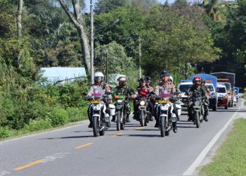 Pada Kamis (20/02/2025), pukul 09.00 WIB, Polres Samosir menggelar patroli skala besar yang melibatkan personel gabungan dari POLRI, TNI, Dishub, dan Satpol PP. Patroli ini diawali dengan apel kesiapan yang dipimpin Kabag Ops Polres Samosir AKP Tito Juardi, didampingi Kasat Samapta AKP Nandi Butar Butar, S.H., dan Pabung Kodim 0210/TU Mayor G. Sebayang. Apel tersebut bertujuan mengecek kesiapan personel, kesiapan perlengkapan dan memberikan arahan terkait prosedur pengamanan.