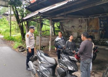 Jajaran Polsek Pineleng melaksanakan kegiatan sambang warga di berbagai titik wilayah pada Kamis, (20/2/2025). Kegiatan ini bertujuan untuk mempererat hubungan antara kepolisian dan masyarakat serta menyampaikan himbauan penting terkait kamtibmas.