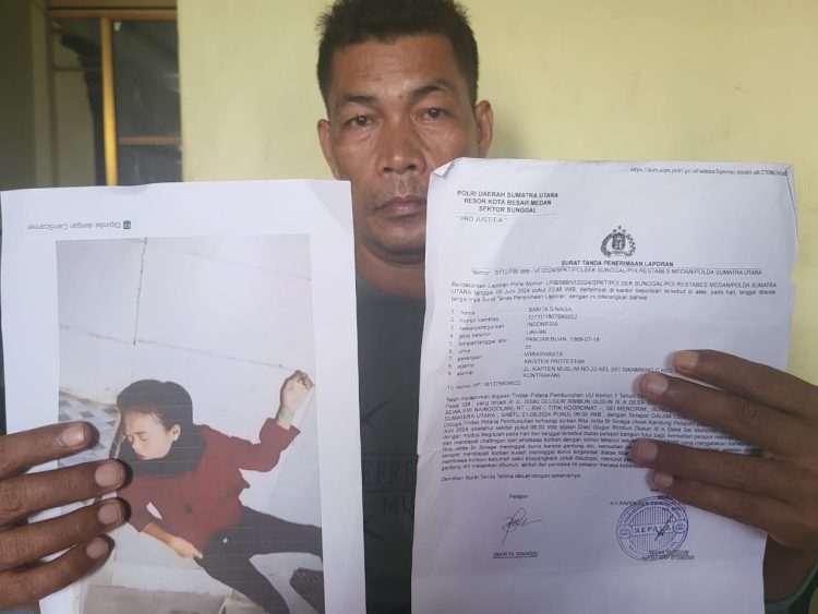 Orang tua Jelita bernama B Sinaga