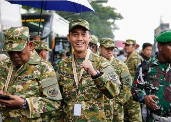 Bupati Ogan Komering Ilir, Muchendi Mahzareki, mulai mengikuti rangkaian kegiatan retreat (Pembekalan) di Akademi Militer Magelang, Jawa Tengah.
Kegiatan ini akan berlangsung dari Jumat (21/2/2025) hingga 28 Februari mendatang. Selama Bupati mengikuti roda pemerintahan dipimpin oleh Wakil Bupati Supriyanto.