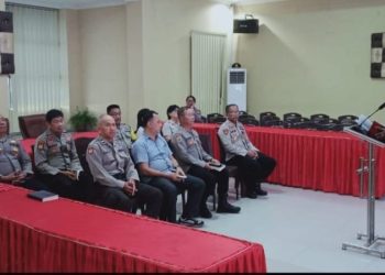 Kepolisian Resor Kota (Polresta) Manado menggelar kegiatan Pembinaan Rohani dan Mental (Binrohtal) di Aula Mapolresta Manado, Kamis (tanggal sesuai kegiatan), Kamis (21/2/2025).