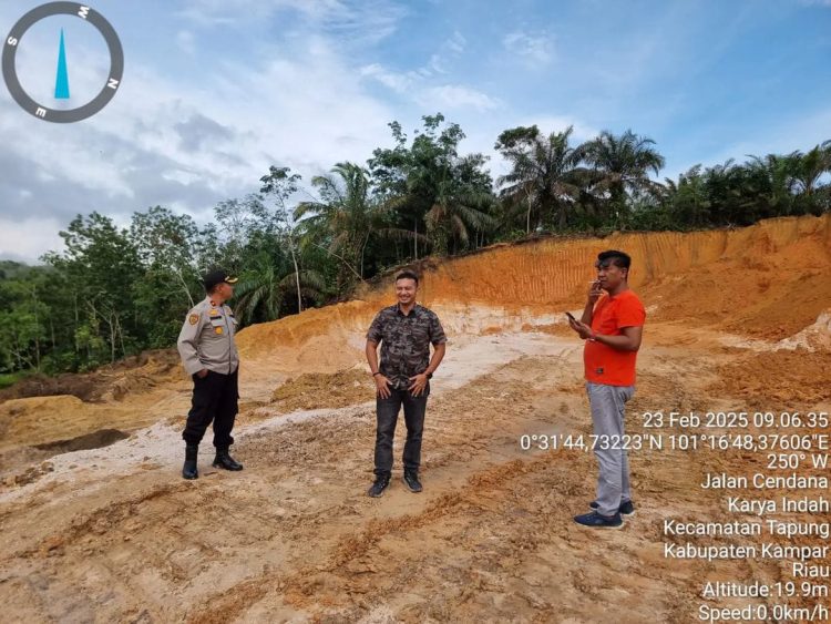 tim yang terdiri dari Kapolsek, Kanit Reskrim AKP Aulia Rahman, S.H., M.H., dan Kanit Intelkam IPTU Jamaluddin, S.H., beserta anggota, tiba di lokasi sekitar pukul 09.00 WIB pada hari Minggu (23/02/2025).