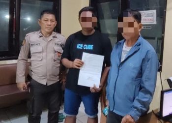Polsek Malalayang kembali menunjukkan perannya dalam menjaga keharmonisan masyarakat dengan melaksanakan problem solving atas perselisihan warga hingga mencapai kesepakatan damai. Mediasi berlangsung di Mapolsek Malalayang, dihadiri kedua belah pihak yang berselisih, disaksikan oleh perangkat kelurahan dan tokoh masyarakat setempat, Senin (24/2/2025).