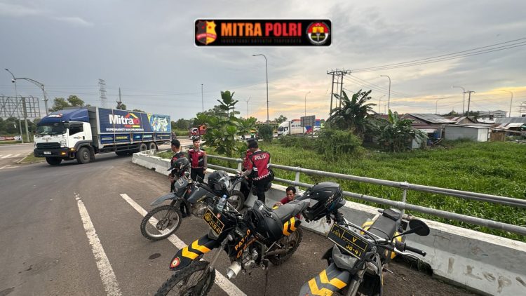 Tim Patroli Perintis Presisi Sat Samapta Polres Ogan Ilir berhasil mengamankan seorang pria yang diduga melakukan pungutan liar (pungli) di Pintu Keluar Tol Keramasan, Kecamatan Pemulutan, pada Senin (24/2/2025) sekitar pukul 17.43 WIB.