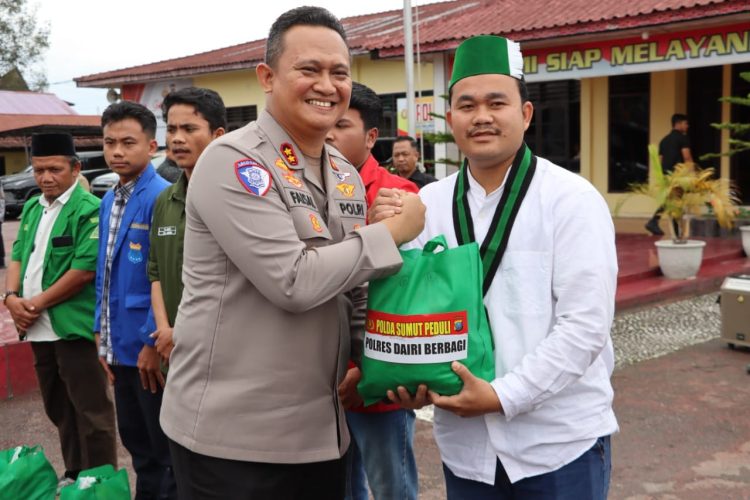 Polres Dairi membagikan paket bakti sosial kepada organisasi pemuda dan mahasiswa di Aula Bhayangkari Cabang Dairi, Kamis (27/2/2025).
