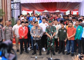 Kapolri Jenderal Polisi Drs. Listyo Sigit Prabowo dan Panglima TNI Jenderal Agus Subiyanto menggelar bakti sosial dengan membagikan 161.411 paket bantuan sosial (bansos) secara serentak di seluruh Indonesia, Kamis (27/2/25).